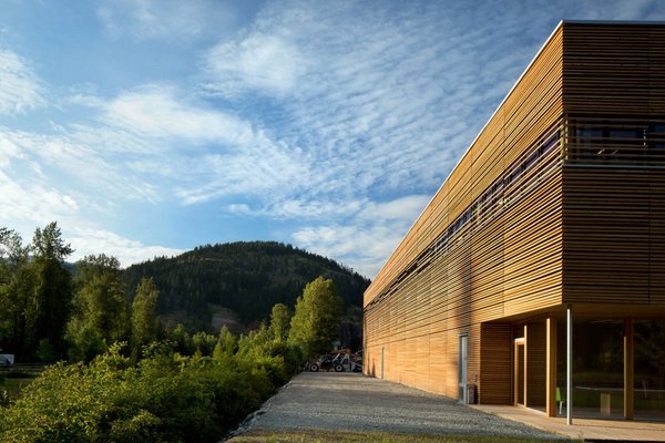 bc-passive-house-factory-hemsworth-architecture-pemberton-british-columbia-canada-ema-peter_dezeen_1568_2-936x669.jpg